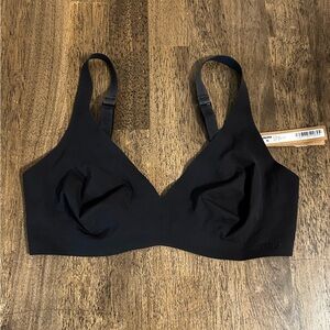NWT Skims Naked Plunge Bra